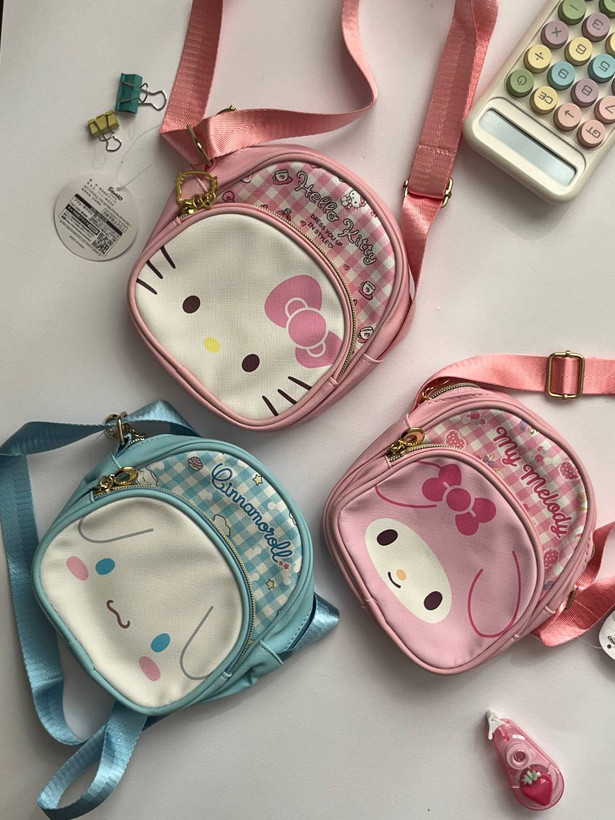 کیف دوشی اورجینال سانریو (sanrio) مدل سینامورول، ملودی و هلو کیتی | دو زیپ