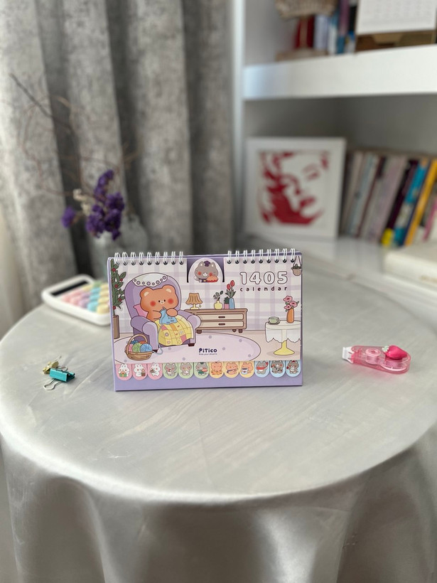 تقویم رومیزی سال ۱۴۰۵ برند پیتیکو سایز 21×15 سانتیمتر